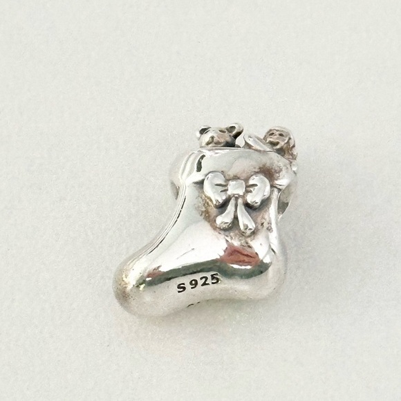 Pandora 925 Santa's Stocking Christmas Holiday Rare Retired Bead Charm - Picture 1 of 6